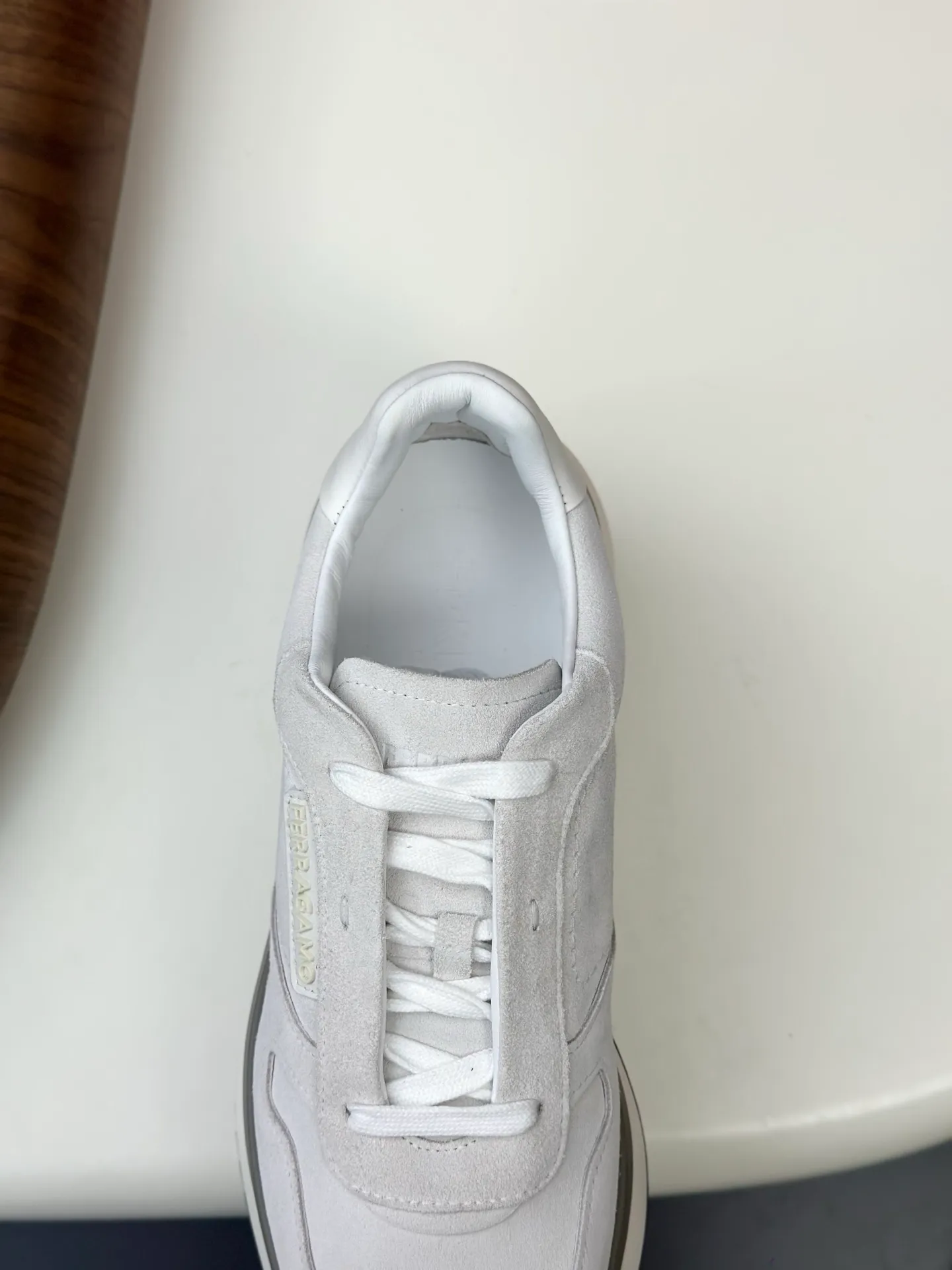 [Ferragamo] Top P: 820💰 Number of yards: 39~44 (38.45 custom-made, non-refundable) Top purchasing agent 🇮🇹 Ferragamo men's casual shoes series, the counter sells the original configuration at the same time, Italian imported cowhide fabric, high-quality splicing technology, imported water-dyed cow lining , Soles: Original foam soles are specially provided by the original factory, and the original factory follows the order. 🔍High quality can be entered and exited the counter at will. Welcome to compare and synchronize with the counter.